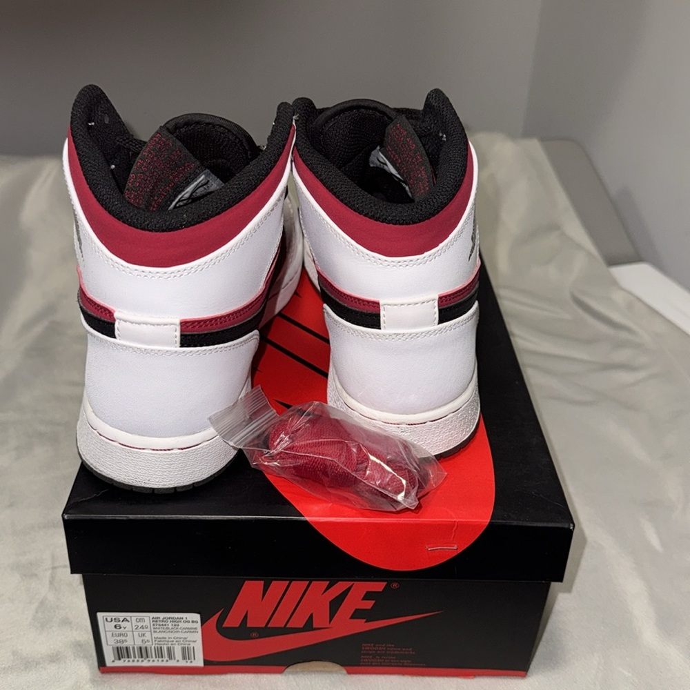 Air Jordan 1 Retro High OG “Carmine” - Picture 4 of 6